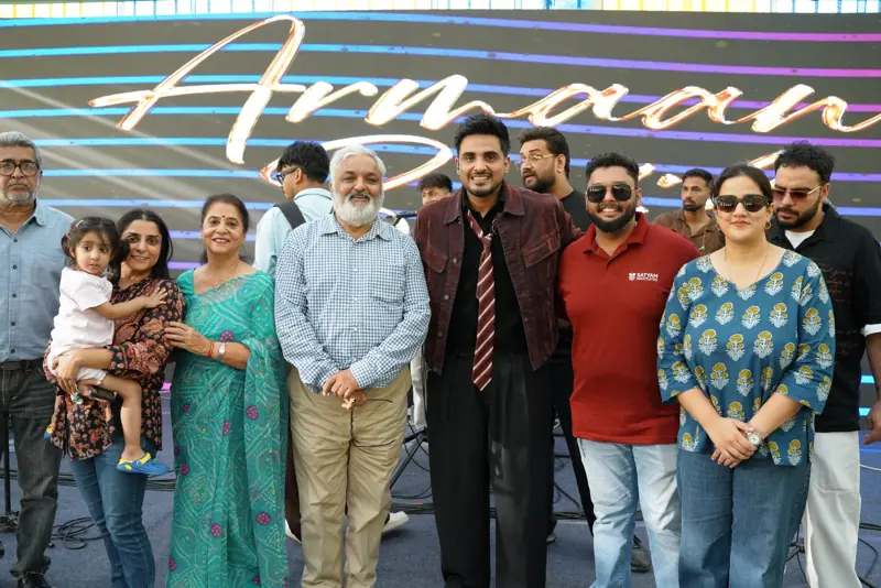 Armaan Bedil with the Satyam Institutes family on stage